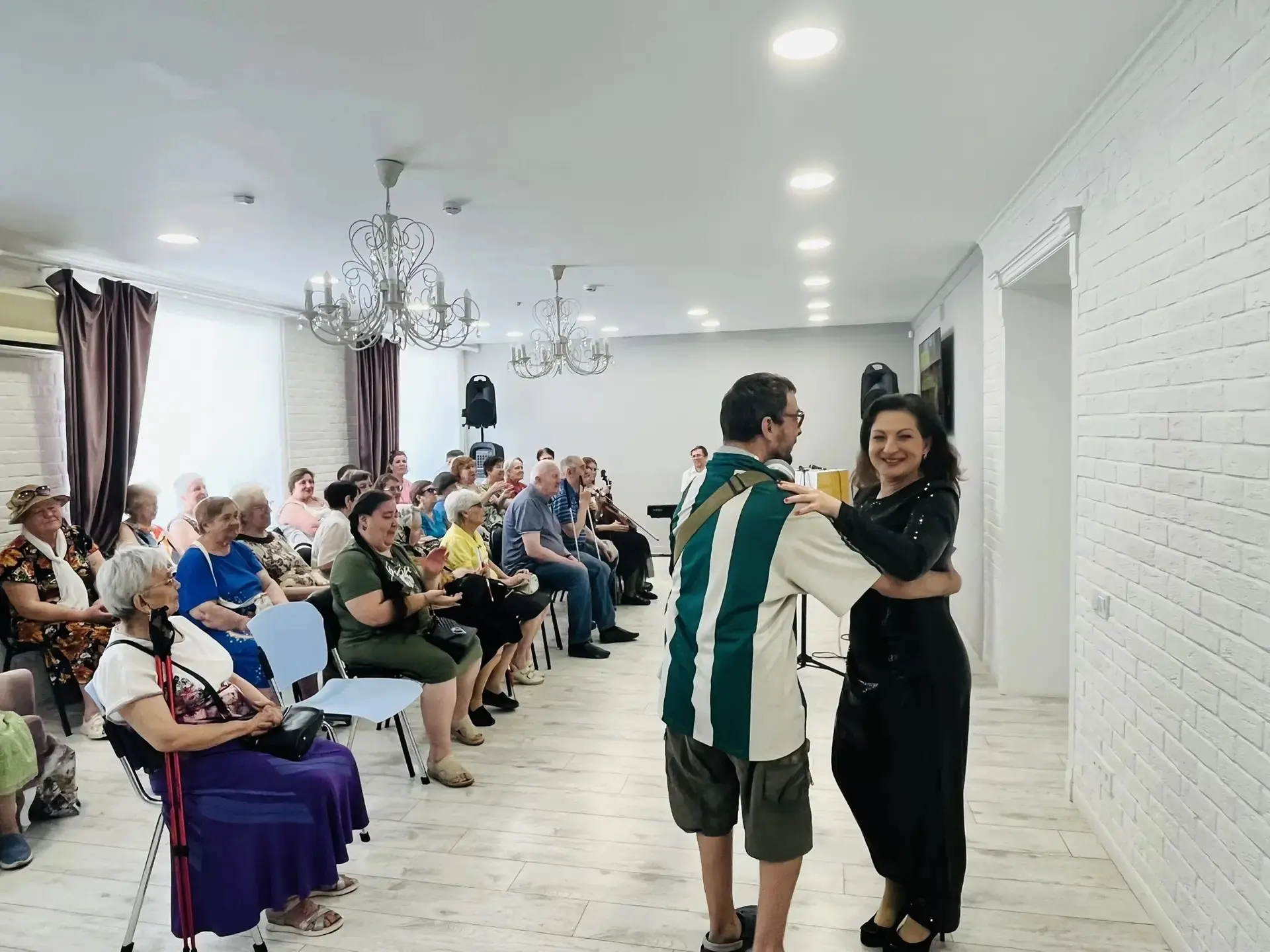 Концерт «Мелодии солнечного лета» состоялся в читальном зале библиотеки!

Невероятную атмосферу праз