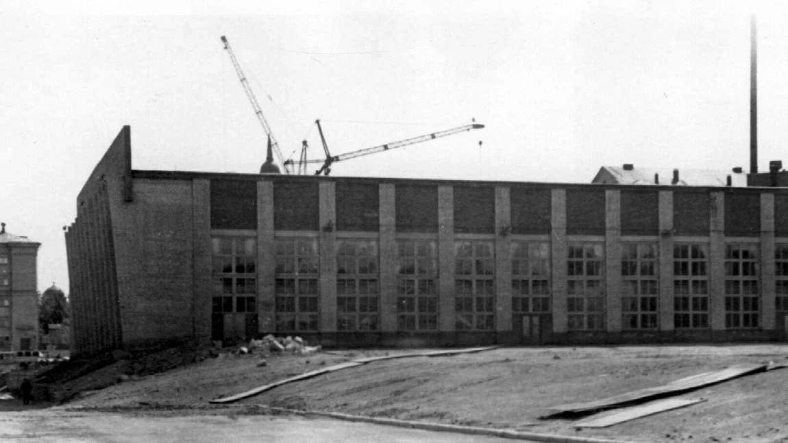 Пост из истории «Юности»...

В начале 1960-х годов на месте нынешней «Снежинки» впервые был построен