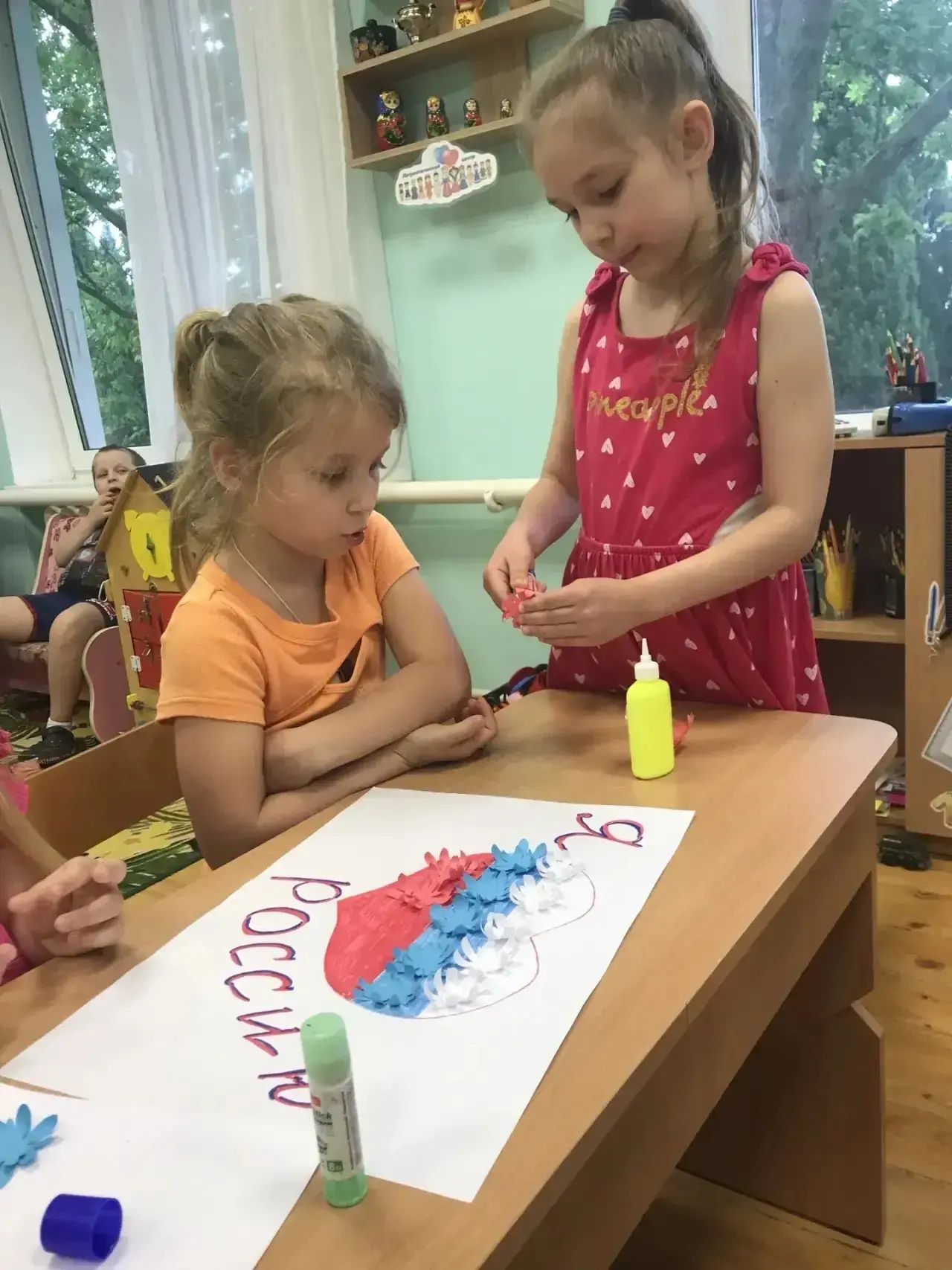 Группа «Василёк» закрепляет знания о Родине. Смотрите, как увлечены дети! Любовь к стране не привяза