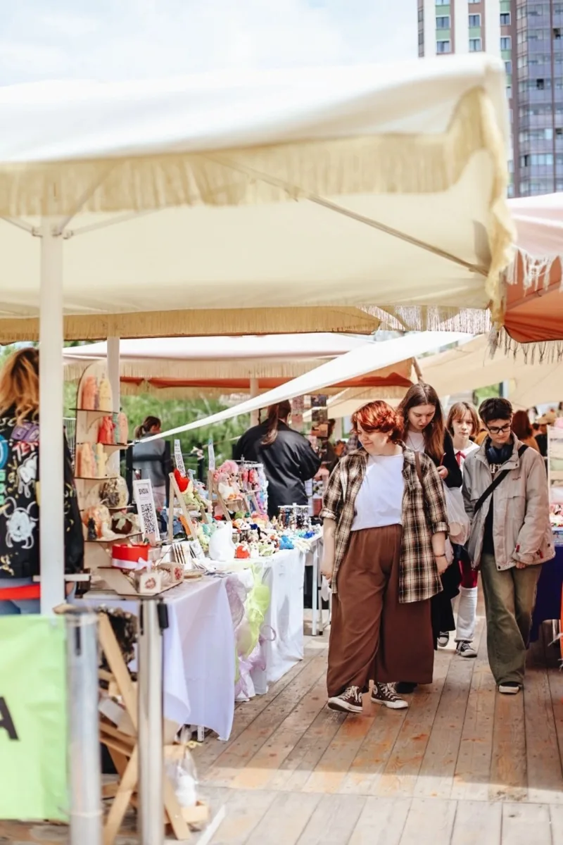 Фестиваль осознанного потребления Garazhka — родом из Сибири, 20–21 июня в ТЦ «Мега Химки». Это марк
