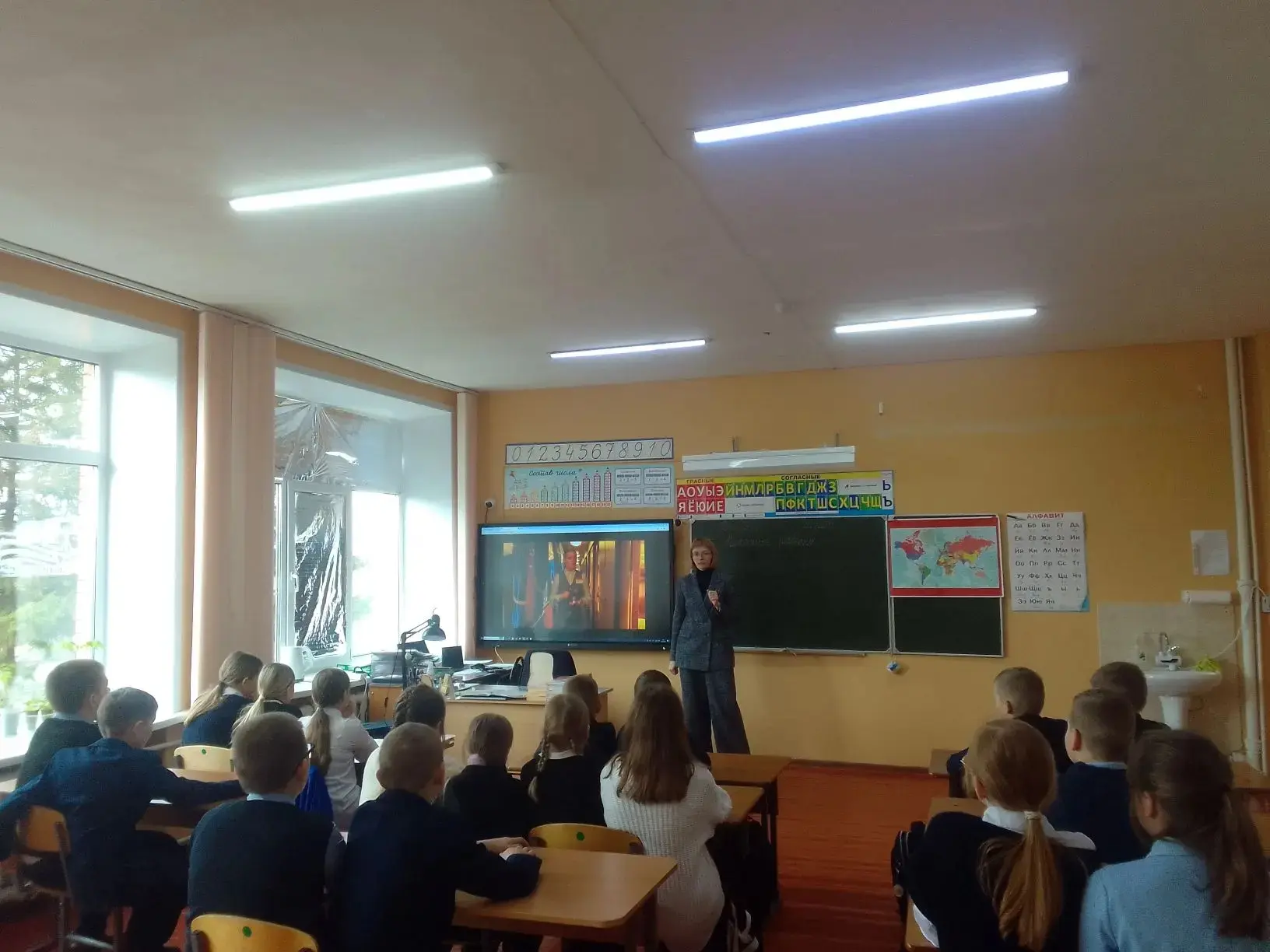 Занятия внеурочной деятельности "Разговоры о важном" 27 апреля прошли на тему "Что значит работать в