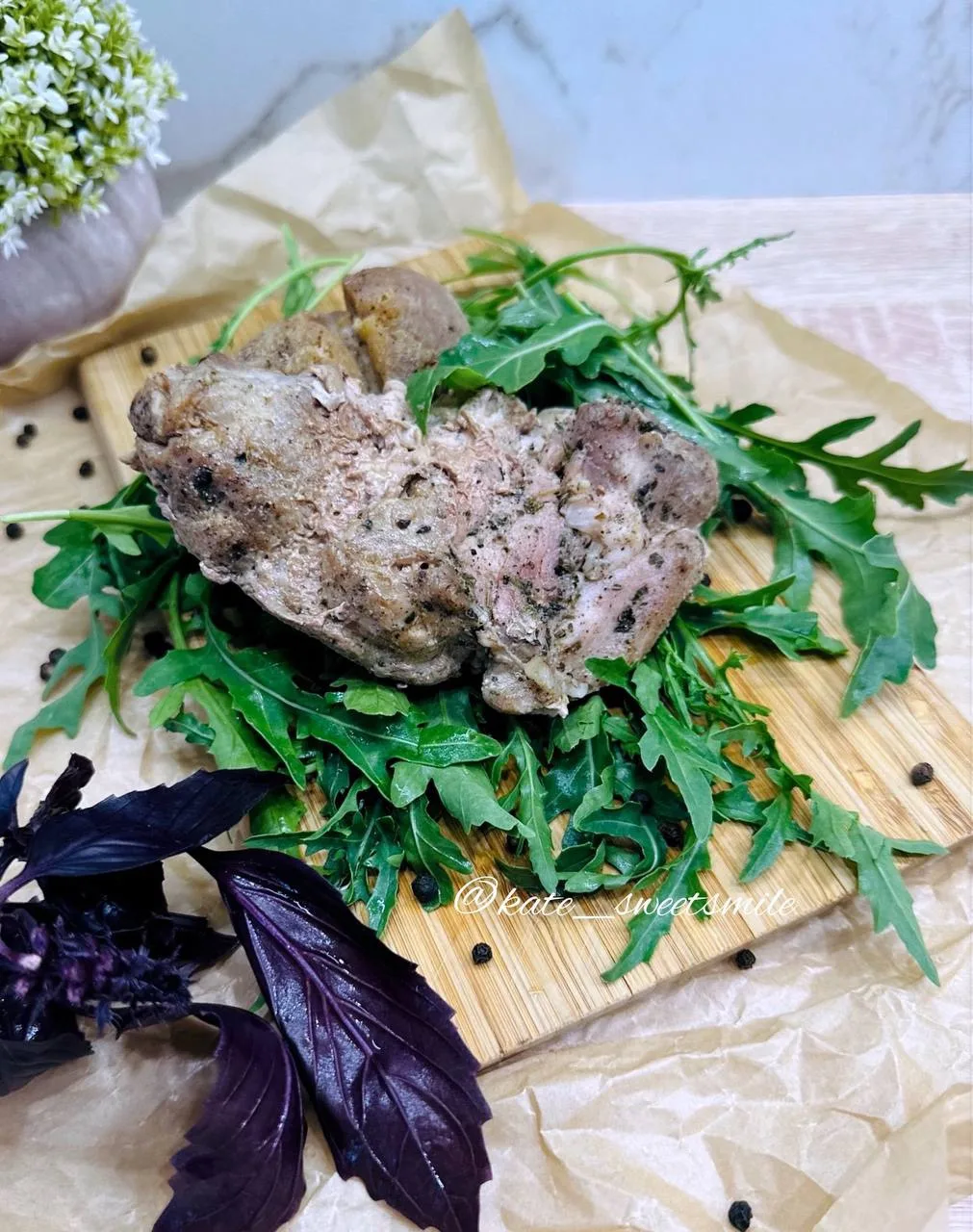 Очень вкусно и практично - запечённое ФИЛЕ БЕДРА ИНДЕЙКИ.

Можно сделать заготовки заранее, в нужный