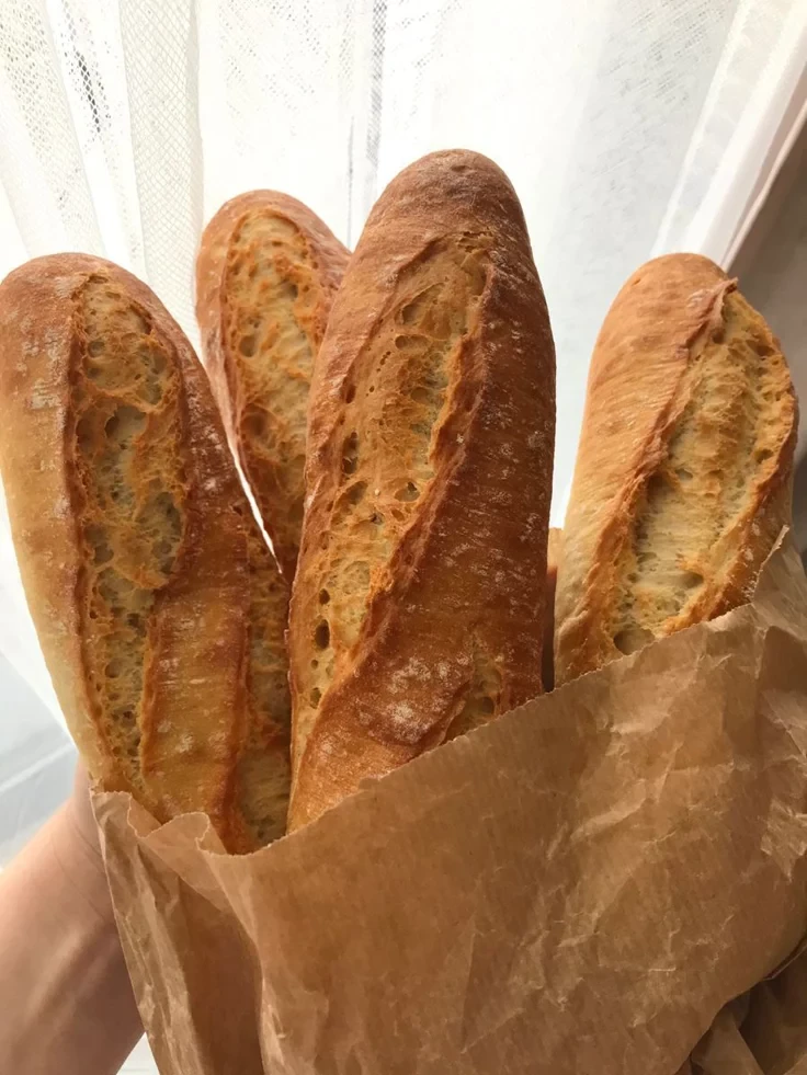 🥐 Принимаю заказы на завтра (вторник) на дрожжевую выпечку.

Без яиц в составе: 
Багет - 300р. 
Сос