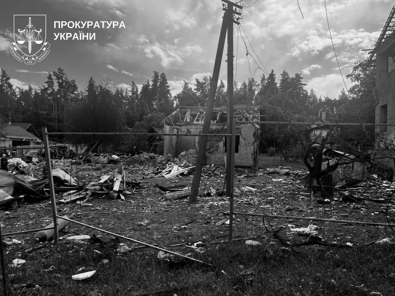 Что осталось от выставки дронов под Киевом. Официально 12 трупов, на самом деле трупов около 50. Укр
