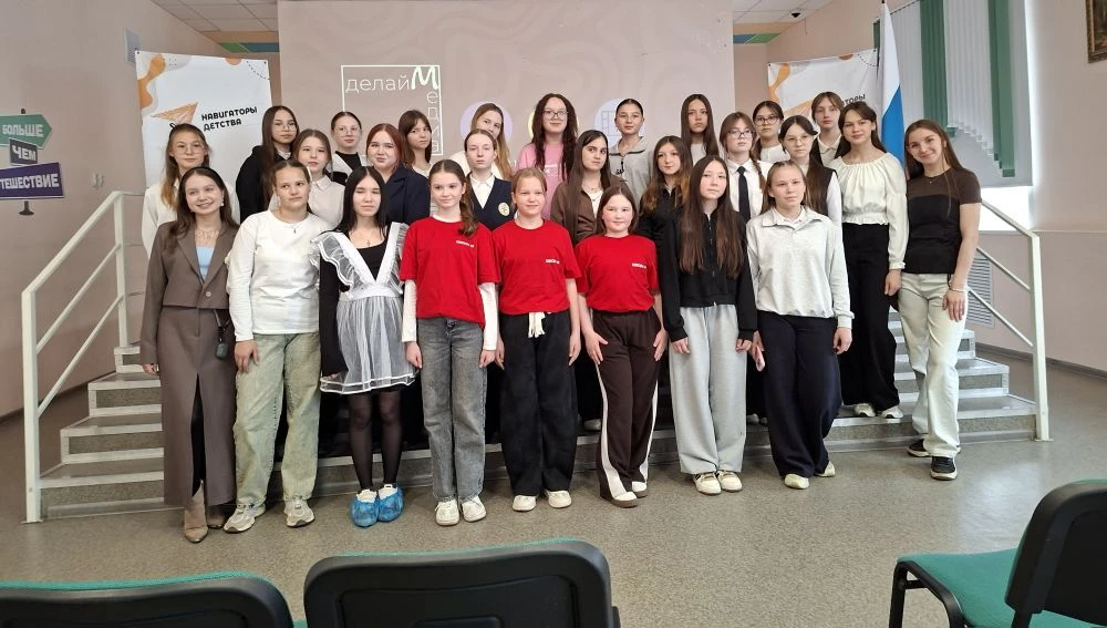 Сегодня наша школа приняла участие в проекте "Делай медиа", который прошел в СОШ 10 г. Канаш.
1. На 