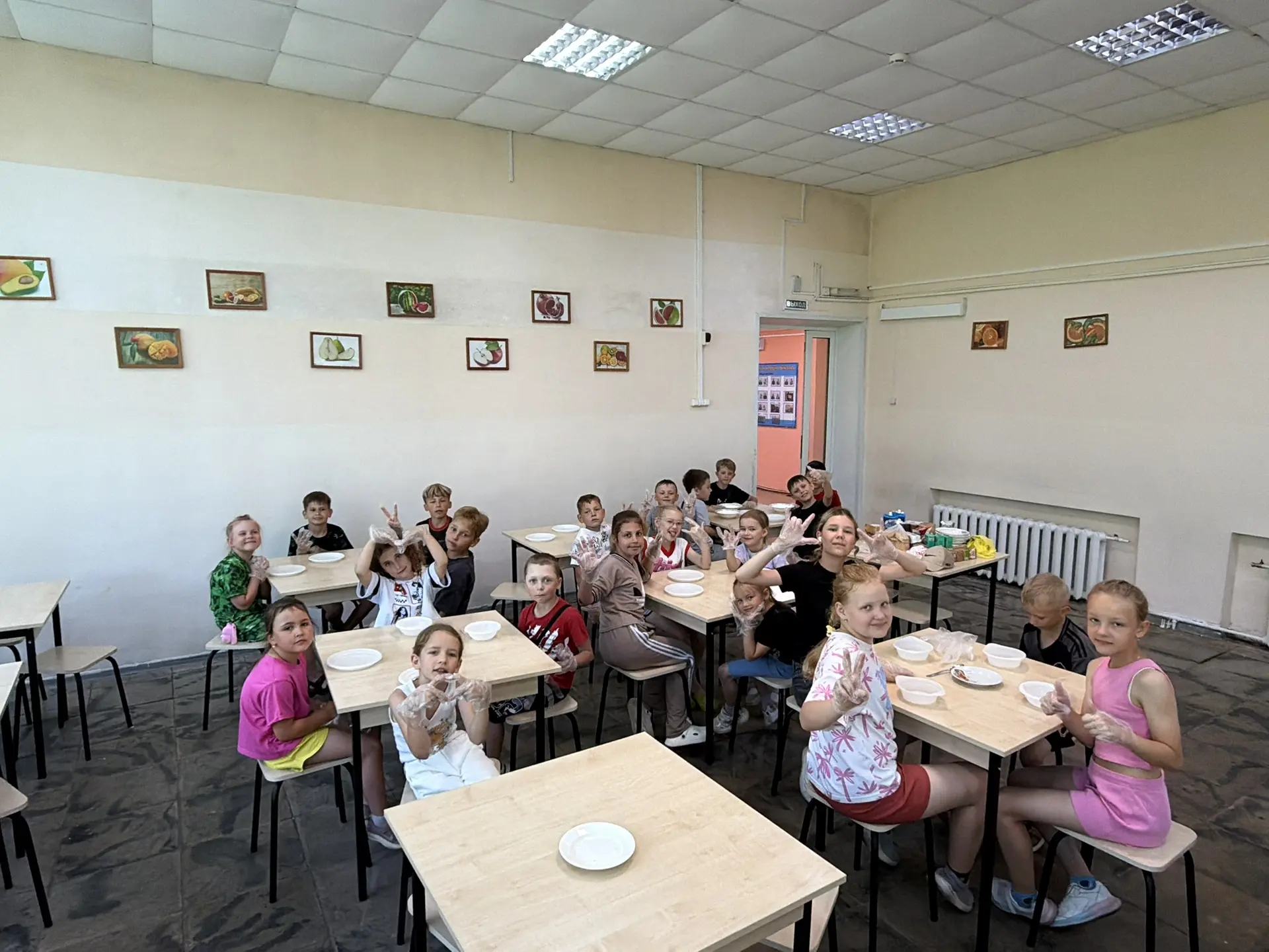 Сегодня в лагере дневного пребывания ребята почувствовали себя настоящими кондитерами и готовили себ