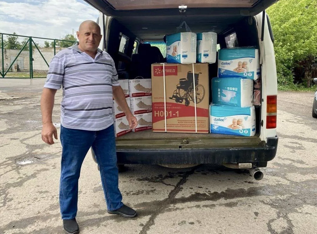 Более 300 кг гуманитарной помощи центр «Доверие» ЯНАО отправил в Волновахский округ за год

Специали