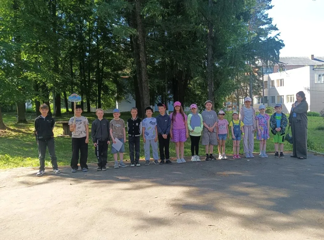 ☀️ Калейдоскоп событий из лагеря «Солнышко»

🏆 День начался с награждения — грамоты за спорт нашли 