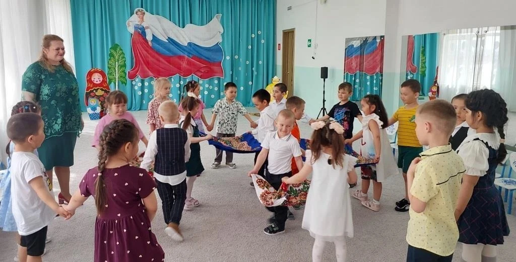 🎉 Продолжаем отмечать День рождения России! 🎉

После чаепития мы устроили весёлое музыкальное разв