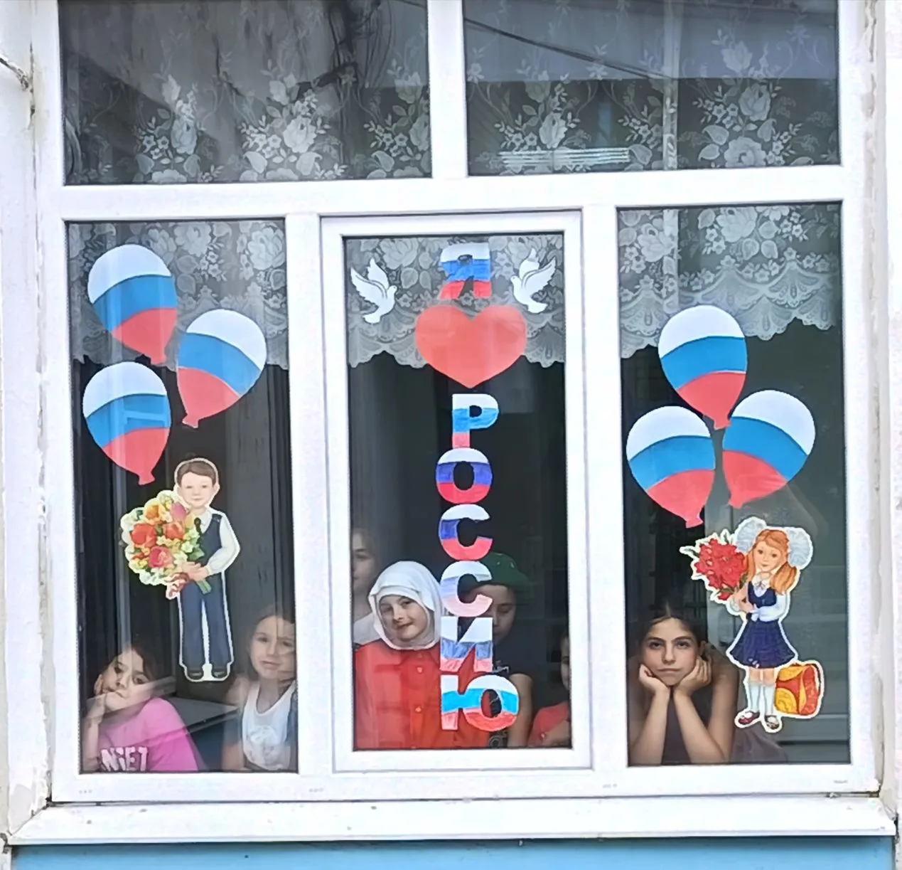 🪟🇷🇺 «Окна России» — окна, наполненные любовью к Родине! 🇷🇺🪟

В преддверии Дня России воспитанн