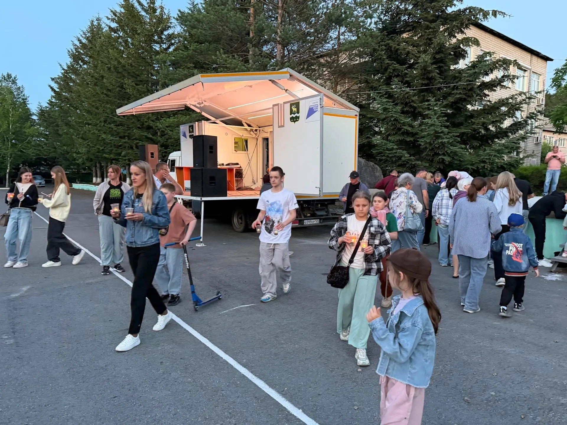 В селе Яковлевка прошла акция «Свеча памяти»

Сегодня вечером на центральной площади села Яковлевка 