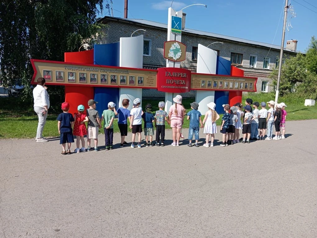 Мы — маленькая часть России! 🇷🇺

В преддверии государственного праздника — Дня России — воспитанни