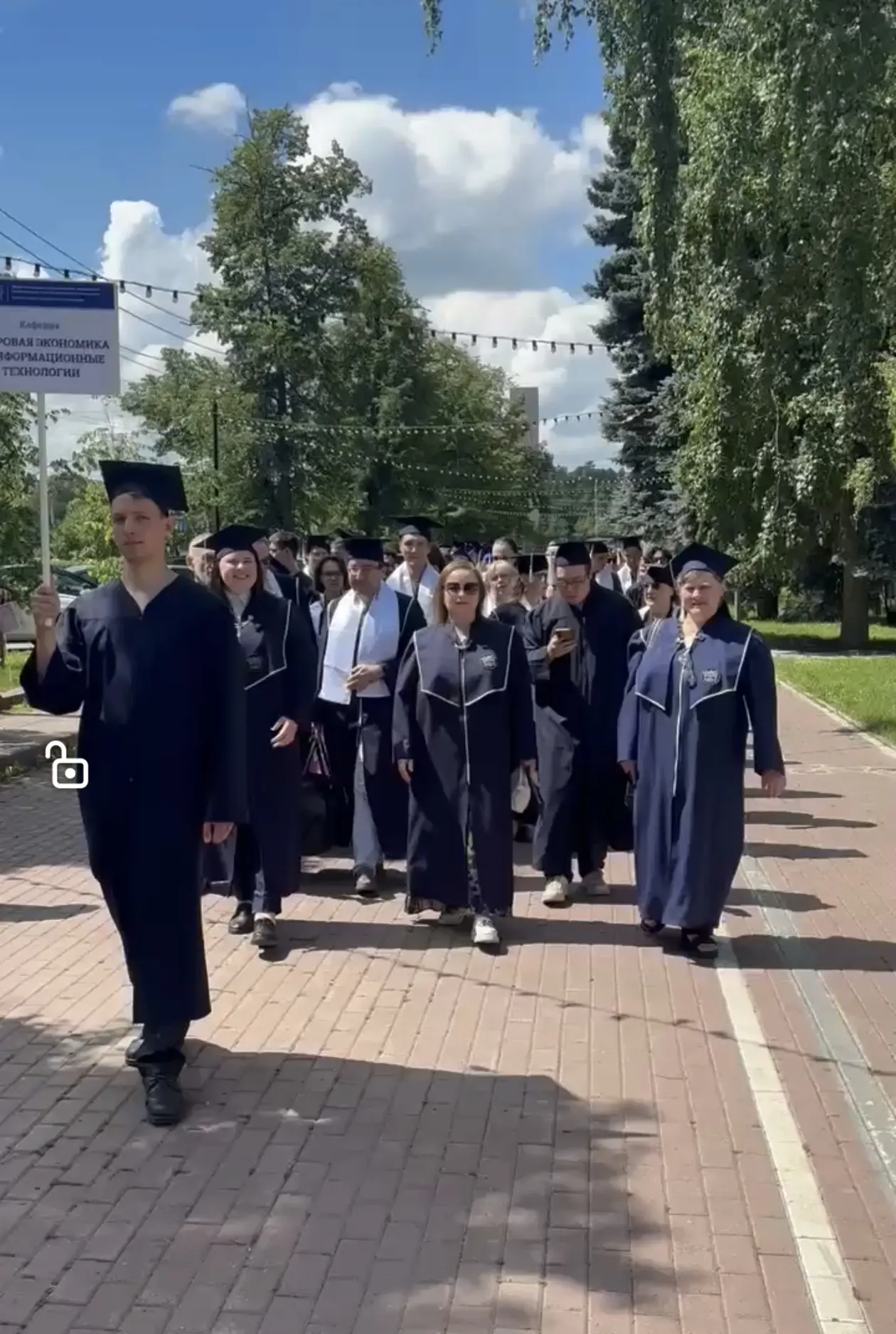 Вчера мы вручили дипломы нашим студентам 💎

Это 14 выпуск студентов, где я вручала дипломы в качест