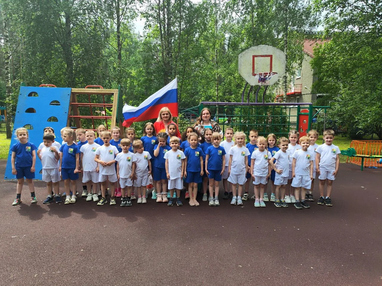 Дорогие наши подписчики!
Поздравляем вас с главным государственным праздником — Днём России! 🇷🇺
В 