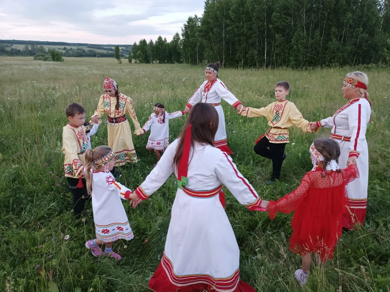 Филиалы Дома дружбы народов провели традиционные летние праздники

🌿В деревне Новая Бура Краснокамс
