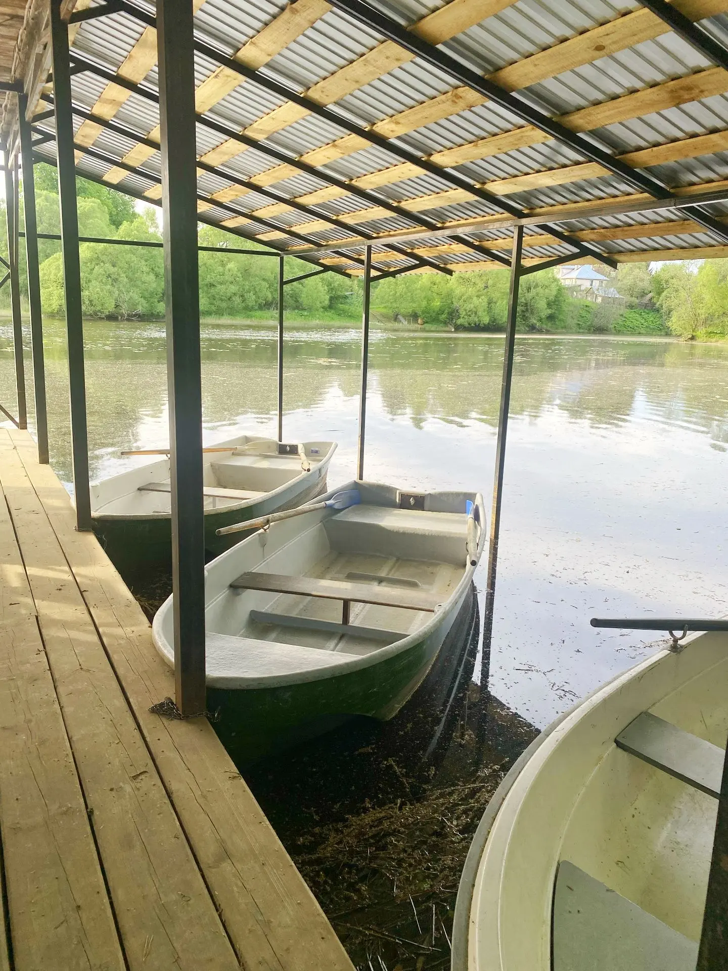Лето на воде уже близко ⛵️

Мы открыли сезон и достали весельные лодки, катамараны и сапы 🚣

До кон