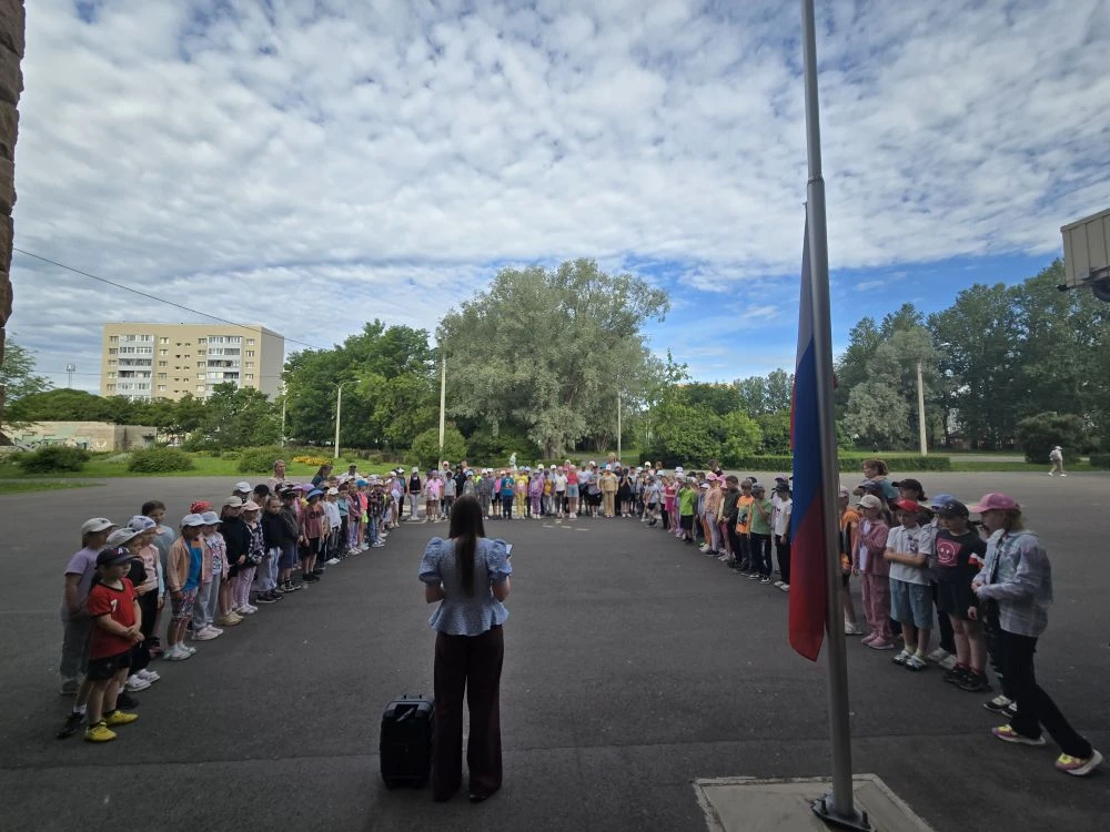 🇷🇺 С Днём России, «Росинка»! ❤️💙🤍

Предпраздничный день в лагере «Росинка» начался не как обычно