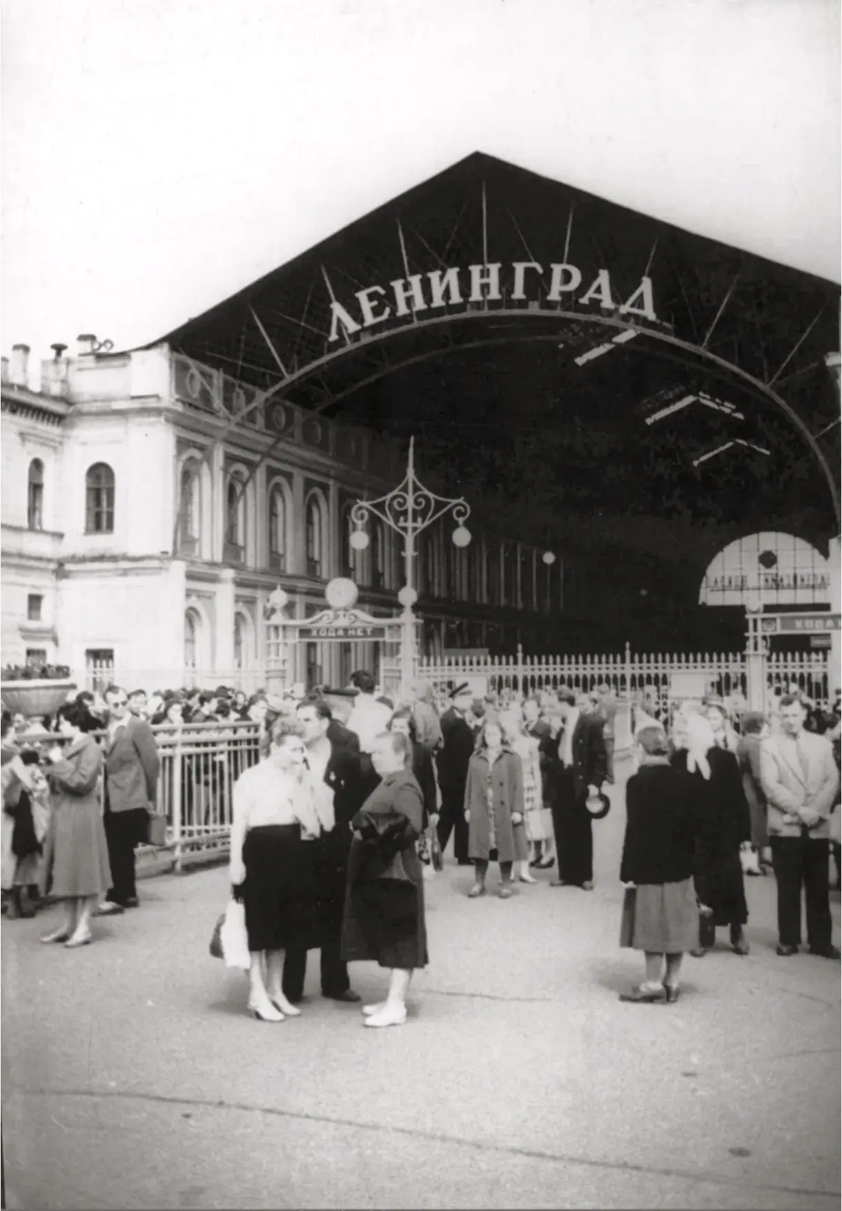 Путешествие во времени: Балтийский вокзал Санкт-Петербурга 🚂🏛️

Балтийский вокзал — это не просто 