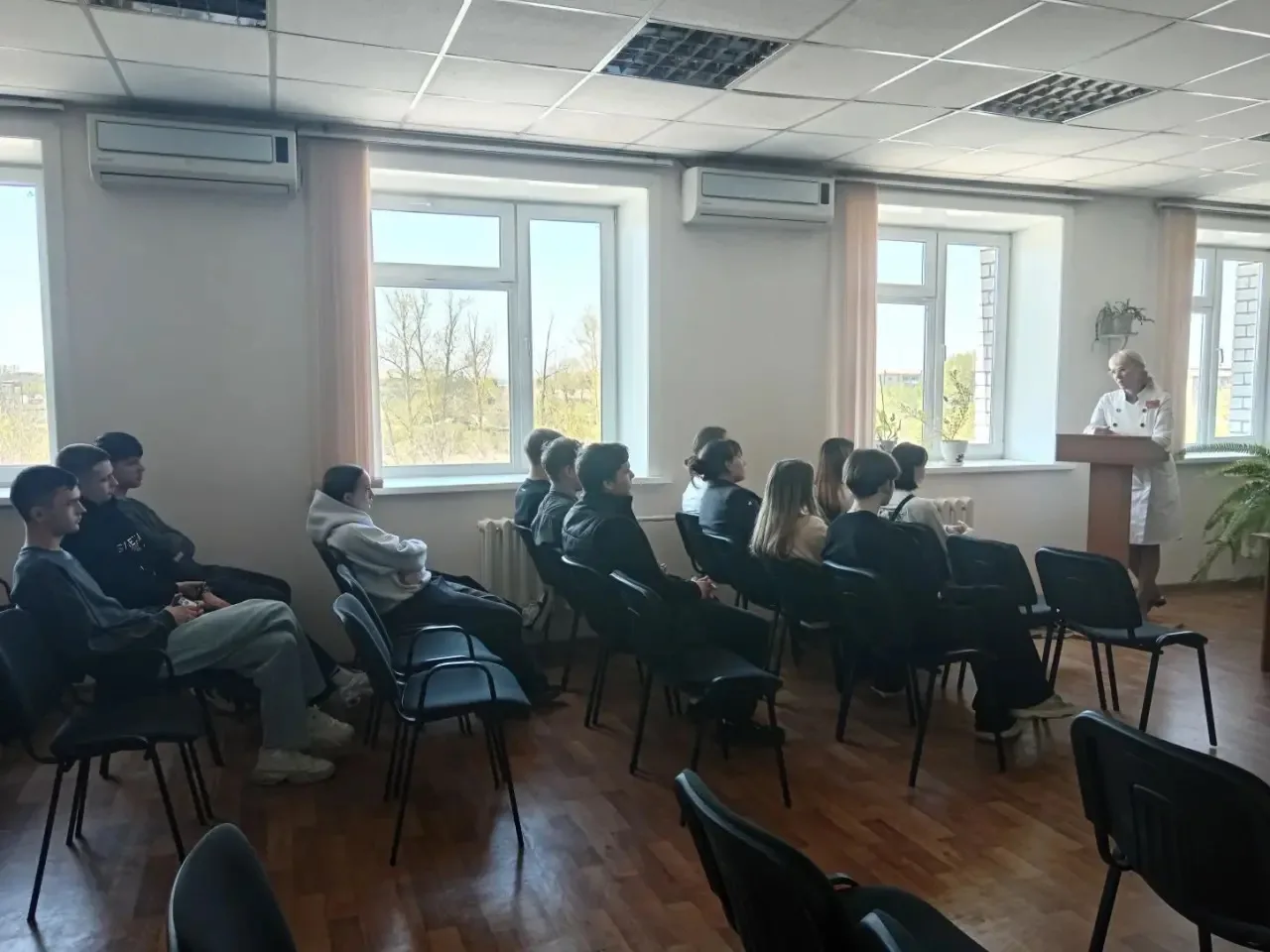 19 мая 2026 года в ГБУЗ АО «Шимановская районная больница» прошла профориентационная встреча для уче