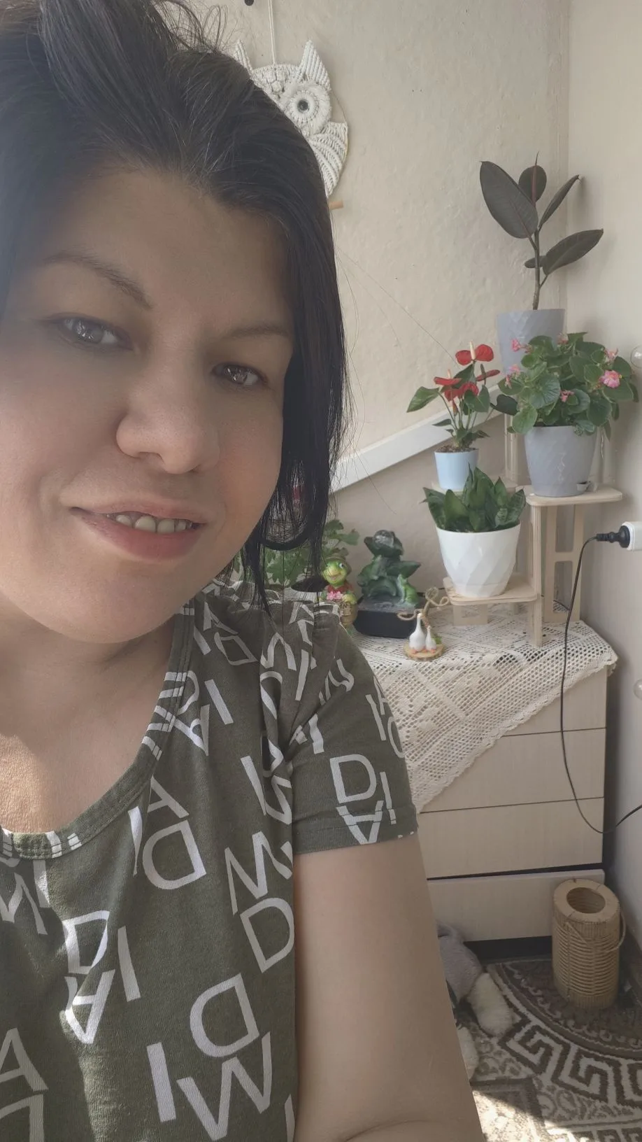 Тем временем у меня перестановка на балконе 🥰 стойку с кухне отдала растюхам на нашей импровизирова