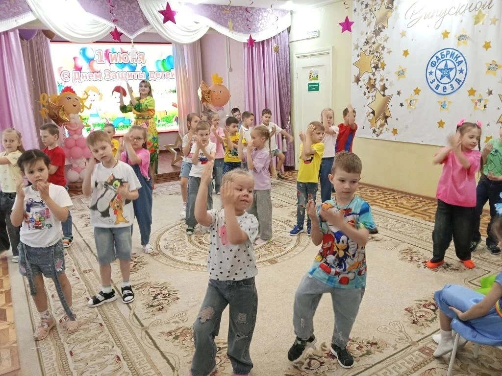 Быть ребенком — это волшебство, а детство — это самые волшебные моменты жизни любого человека. 

Каж