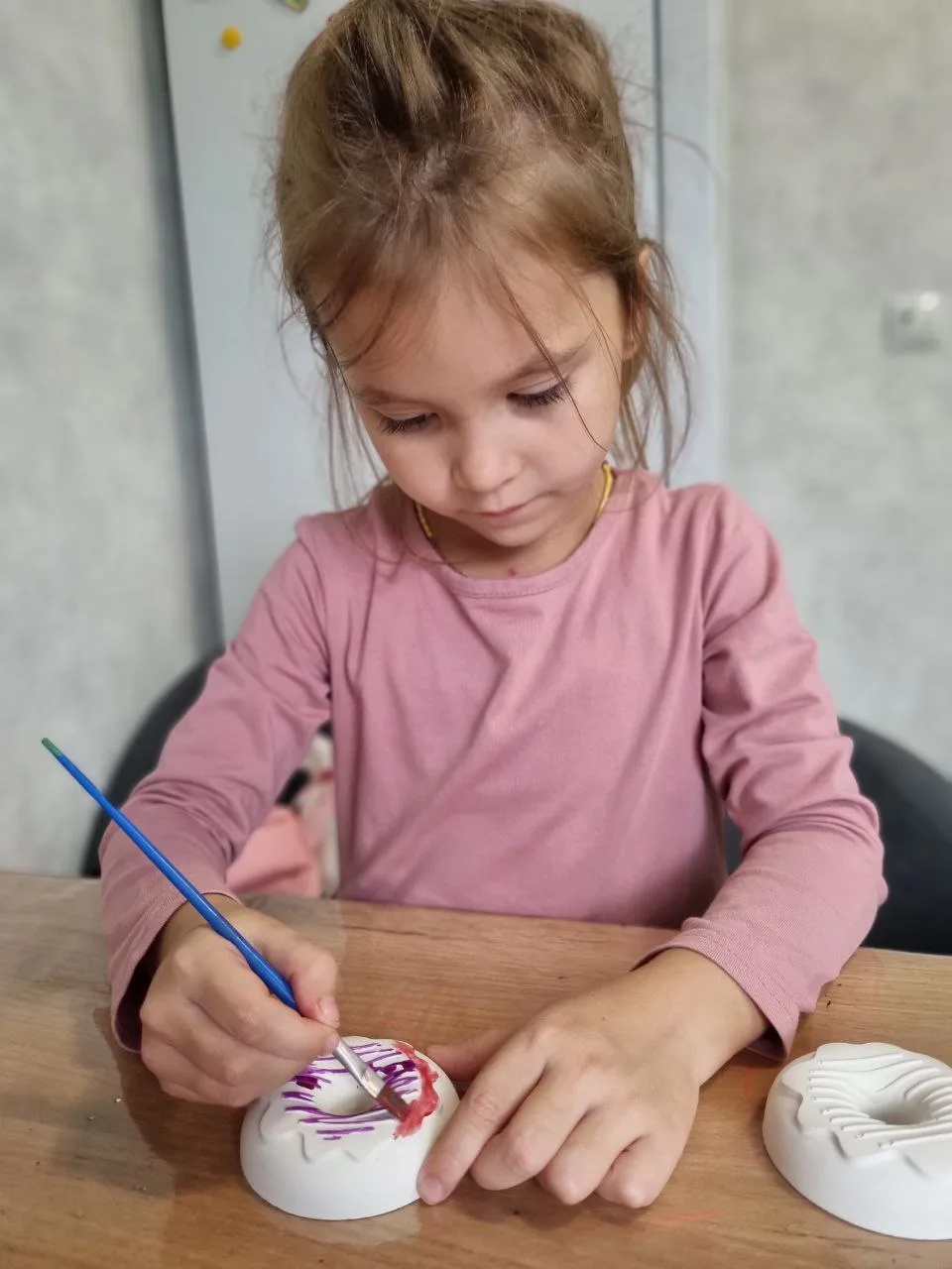 Девочки, привет 🤍

Нашла ещё один способ ненадолго занять ребёнка, если слышите «Мам, мне скучно» 
