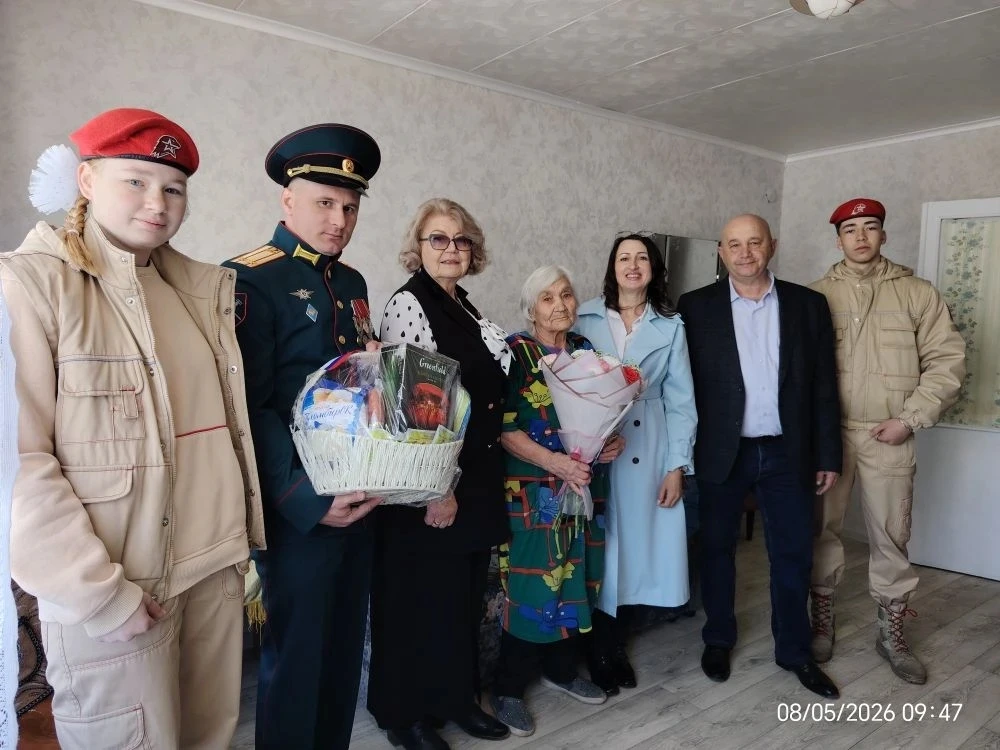 В преддверии Дня Победы: юнармейцы поздравили ветеранов ❤️

В преддверии 9 Мая наши юнармейцы совмес