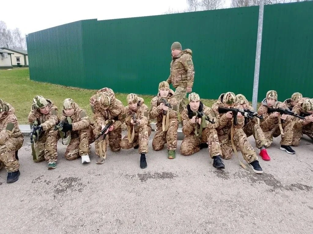 🔥ДиДисциплина и первые шаги к взрослой жизни: наши ребята на военных сборах в ПФО «Гвардеец».
‼️Уче