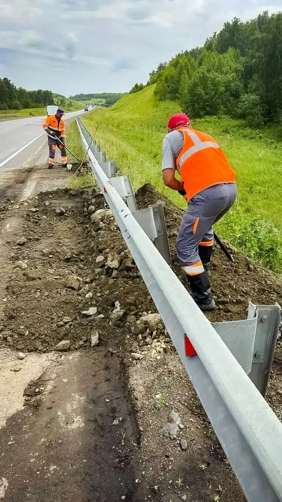 ⛈️ Летние дожди преподнесли немало сюрпризов на дорогах Красноярского края. 

🚧 На автомобильной до
