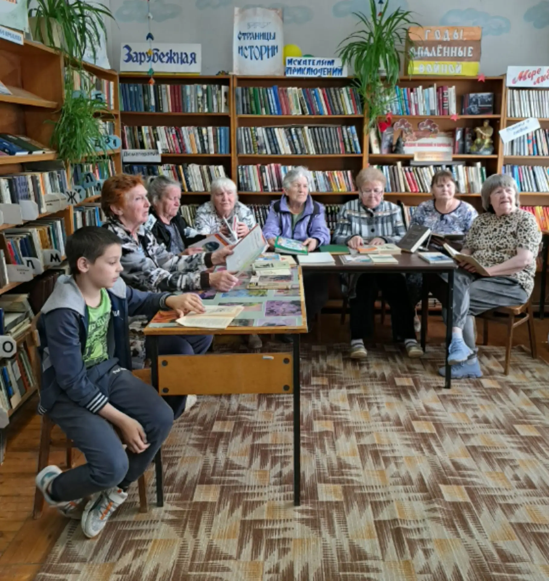 В честь Дня Пушкина в Каменской библиотеке провели литературный час «Час Пушкинских строк».
Читатели