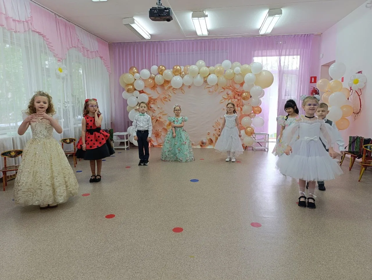 🎈В подготовительных группах отметили окончание дошкольного этапа ярким и трогательным праздником! 
