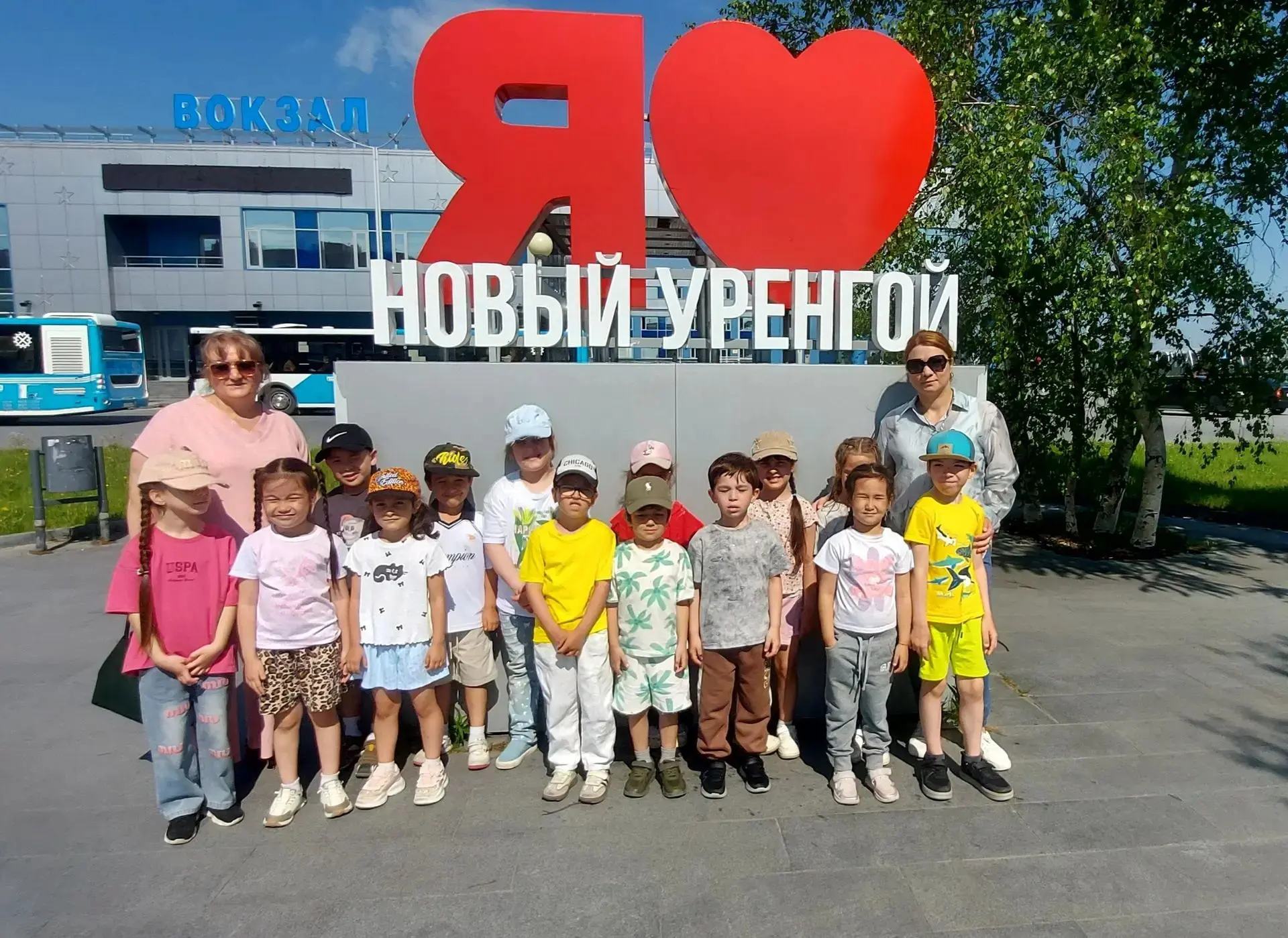 Экскурсия мечты! 🚀

Сегодня наши дошколята побывали в гостях у настоящих супергероев — сотрудников 