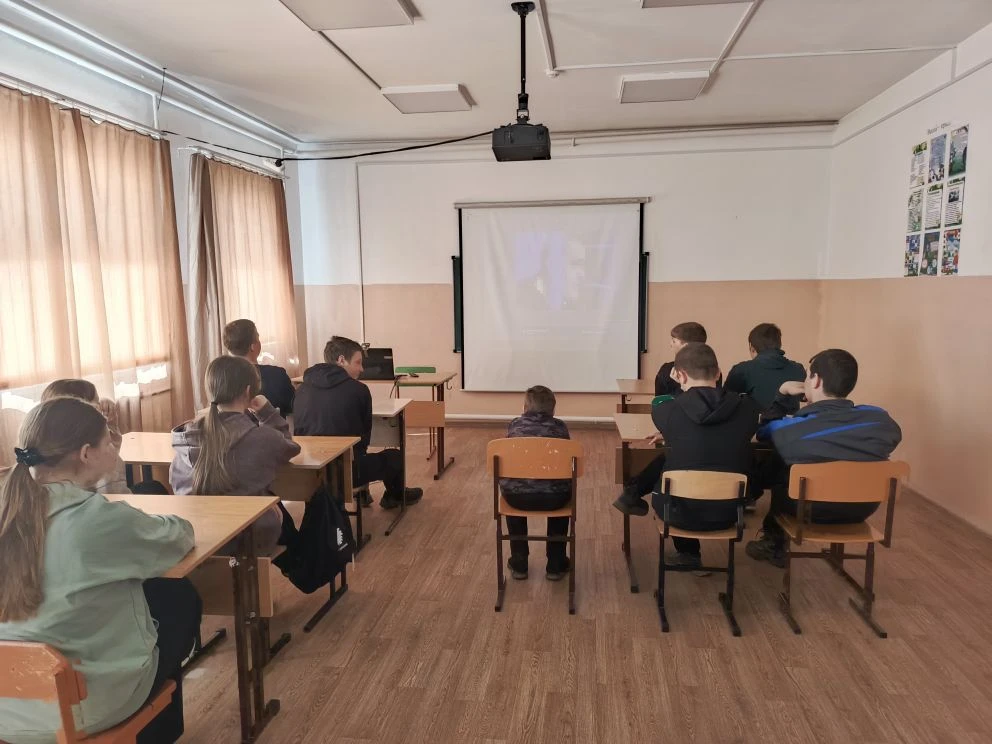 Стоп, мошенник! В МКОУ Подволоченская ООШ прошёл  показ фильма о киберпреступности. Министерство обр