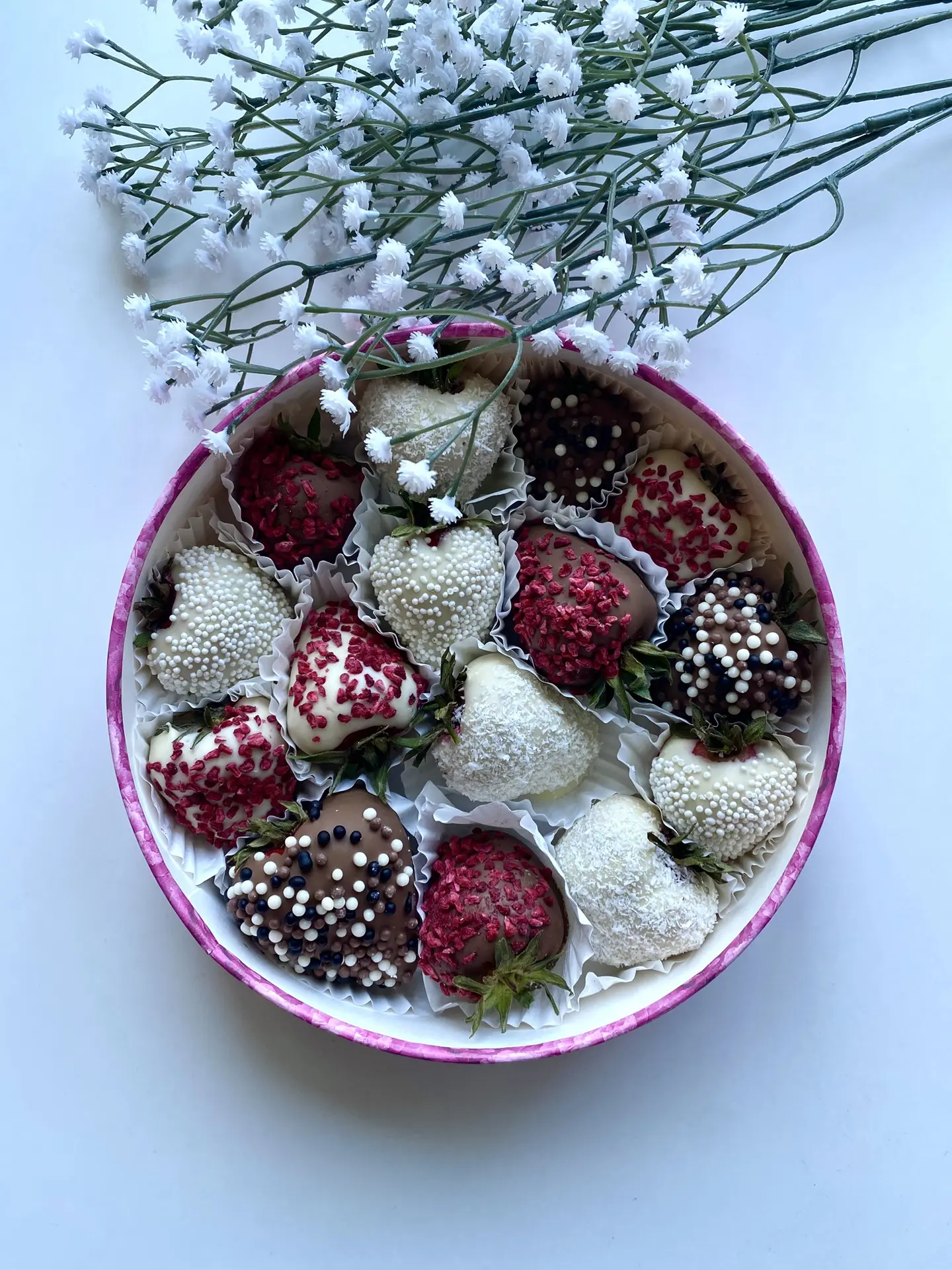🍓 Ну и, конечно же, наша незаменимая клубника в шоколаде! 🍫✨

С самого утра подготовили свежие наб