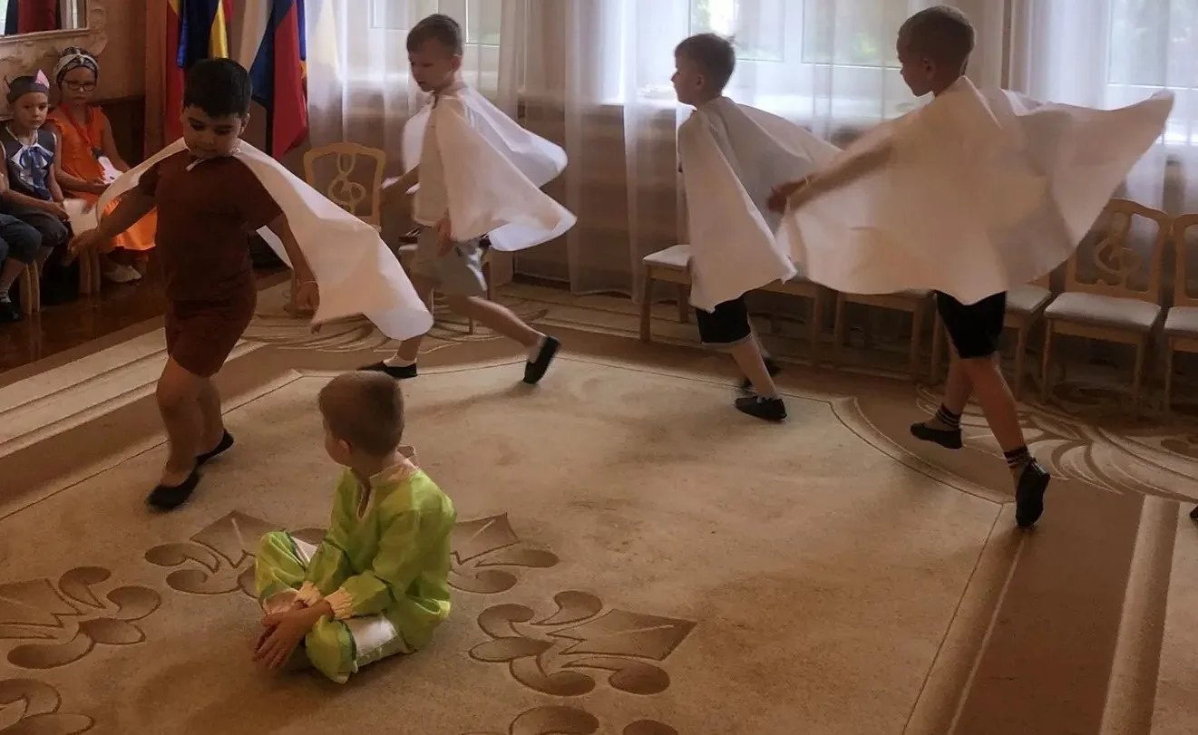 Сказка – необходимый элемент духовной жизни ребенка. Входя в мир чудес и волшебства, ребенок погружа