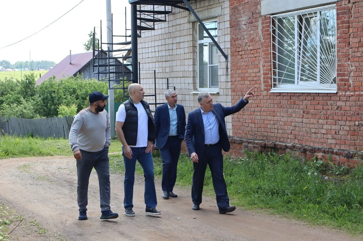 Дмитрий Лукин с рабочим визитом посетил Игринский район
 
Член Президиума Государственного Совета Уд