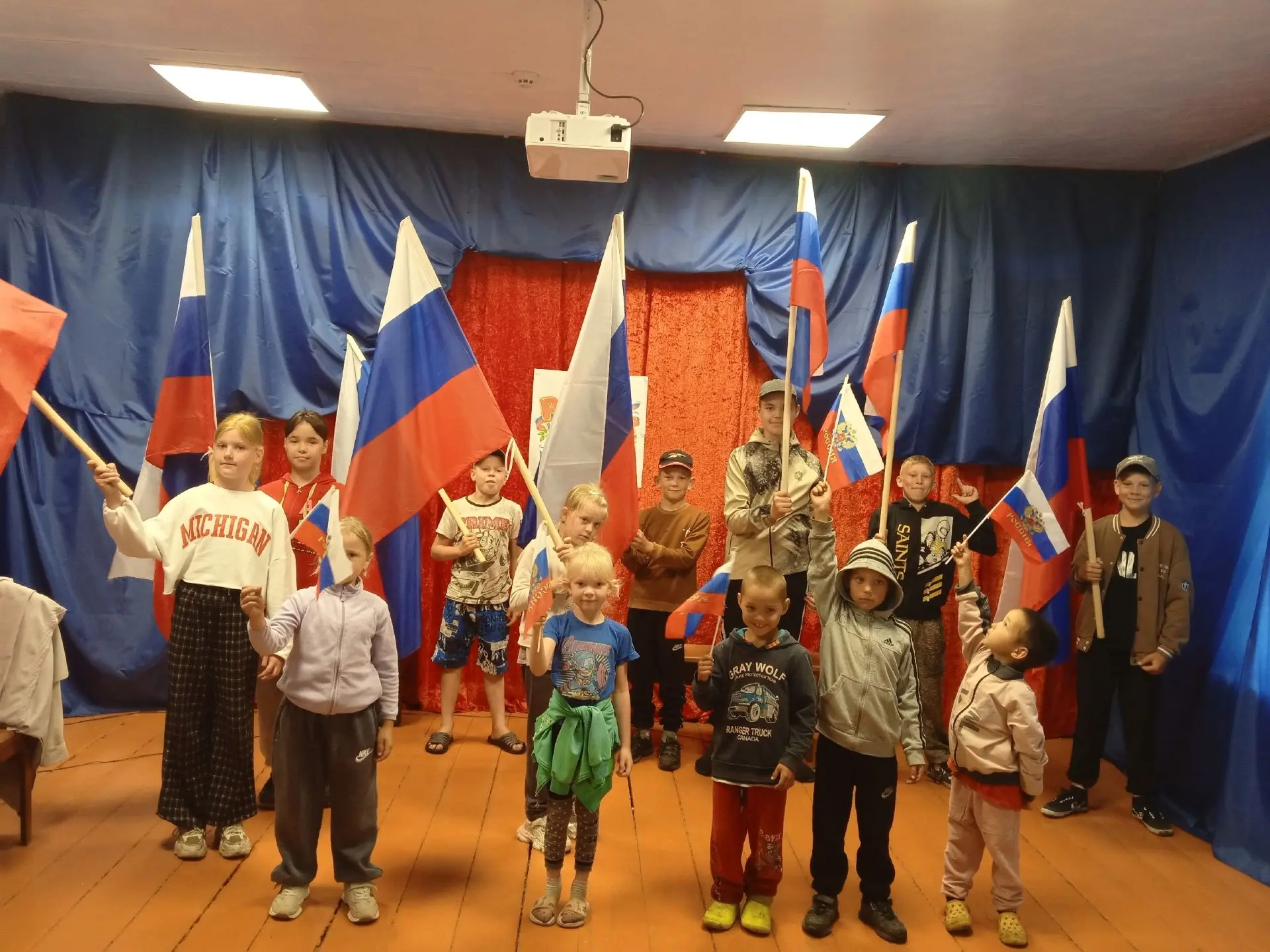 🔊 Эхо события…

🛑 Вести из Хмелёвского Дома культуры.

🇷🇺 Россия наша Родина

 ✅ 12 июня в Хмеле