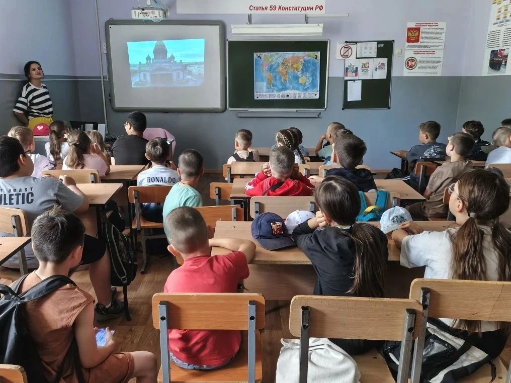 🇷🇺День России в пришкольном лагере: патриотично, познавательно и творчески🇷🇺

💡Сегодня, 11 июня