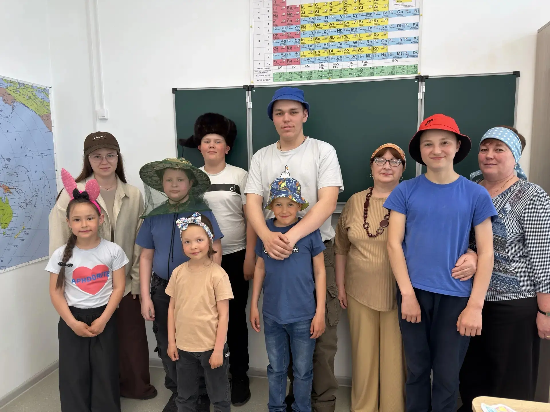🚀 У нас  заканчивается тематическая неделя! Готовимся к Последнему звонку. 📅🎓
🌈 «День в одном цв