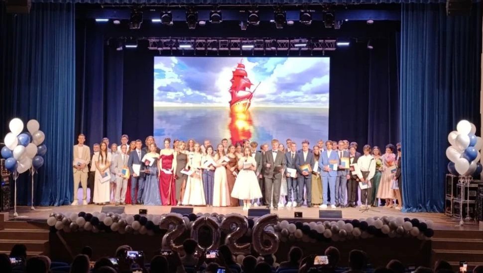 📚Выпуск-2026 в цифрах:
🎉 62-й выпуск
♥️ 2 одиннадцатых класса
👫 49 выпускников
💯 100 баллов на Е