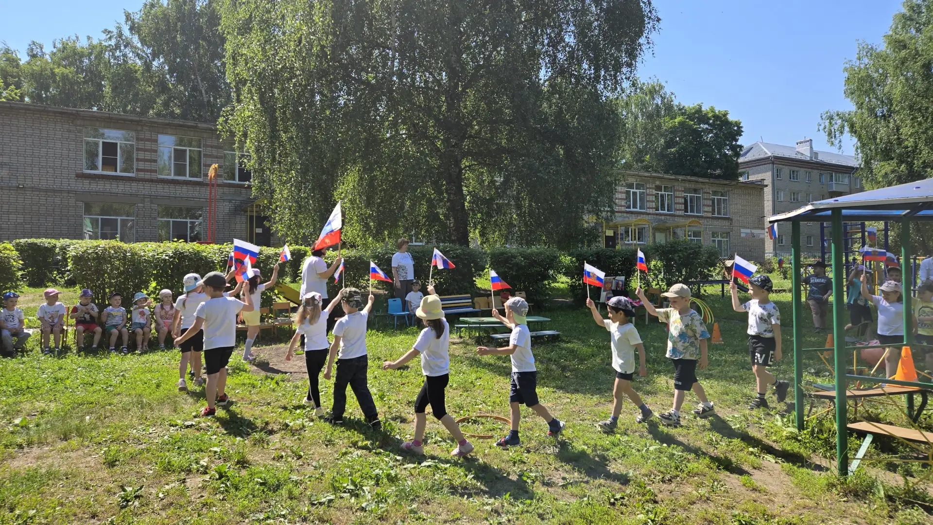 🇷🇺В преддверии праздника День России в нашем детском саду прошёл увлекательный спортивный праздник