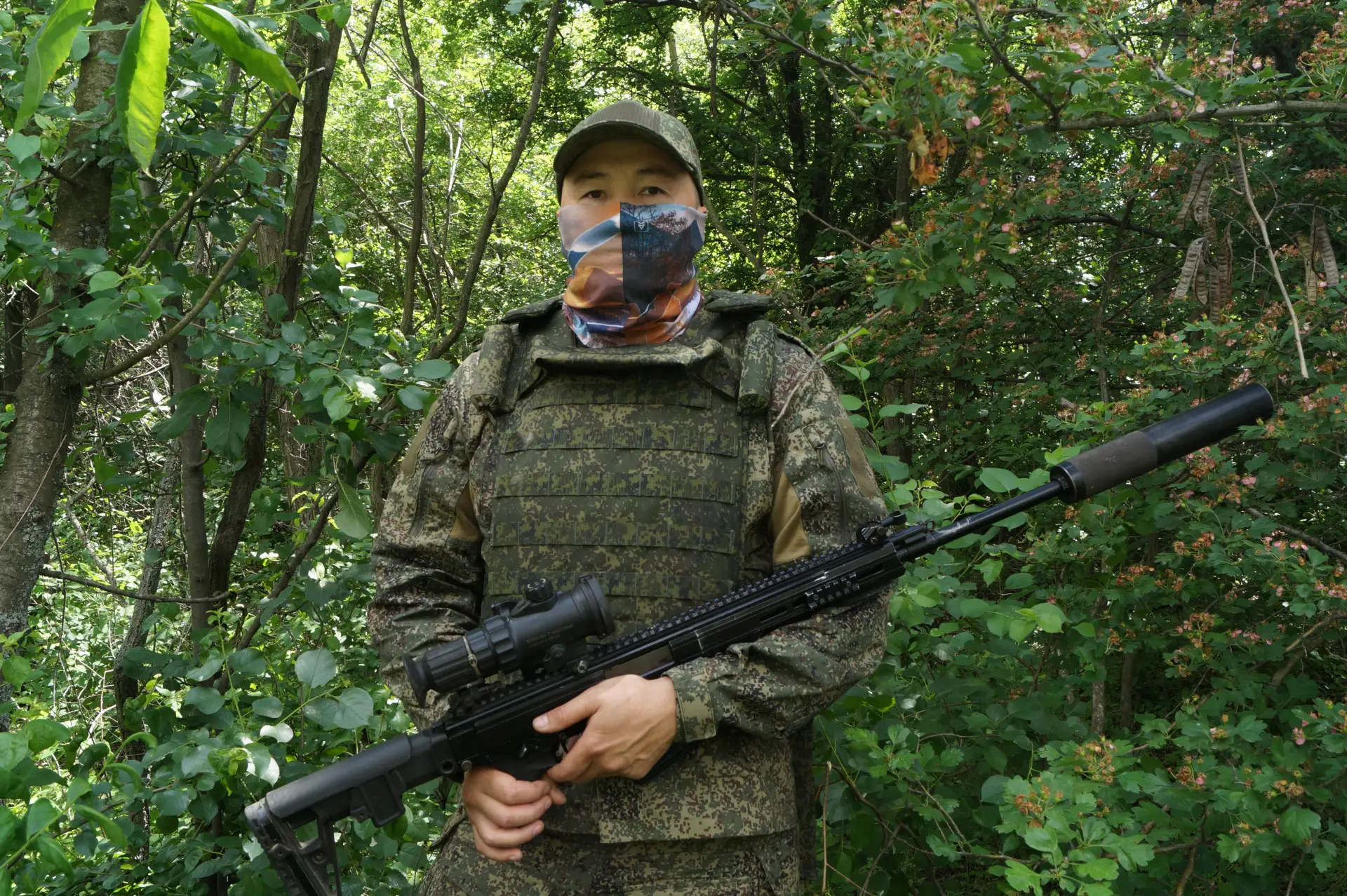 Стойко приняв вызов судьбы

Оставить дело всей жизни и сменить охотничье ружьё на снайперскую винтов