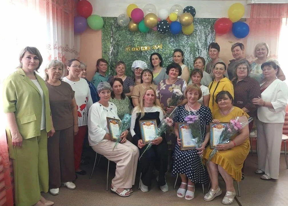 🔸 8 июня — День социального работника.
Это праздник тех, чья работа — быть опорой и поддержкой для 
