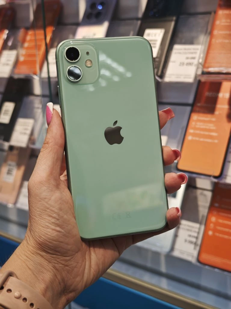 В магазине Smart Market представлены как новые смартфоны,так и аппараты, принятые по системе Trade i
