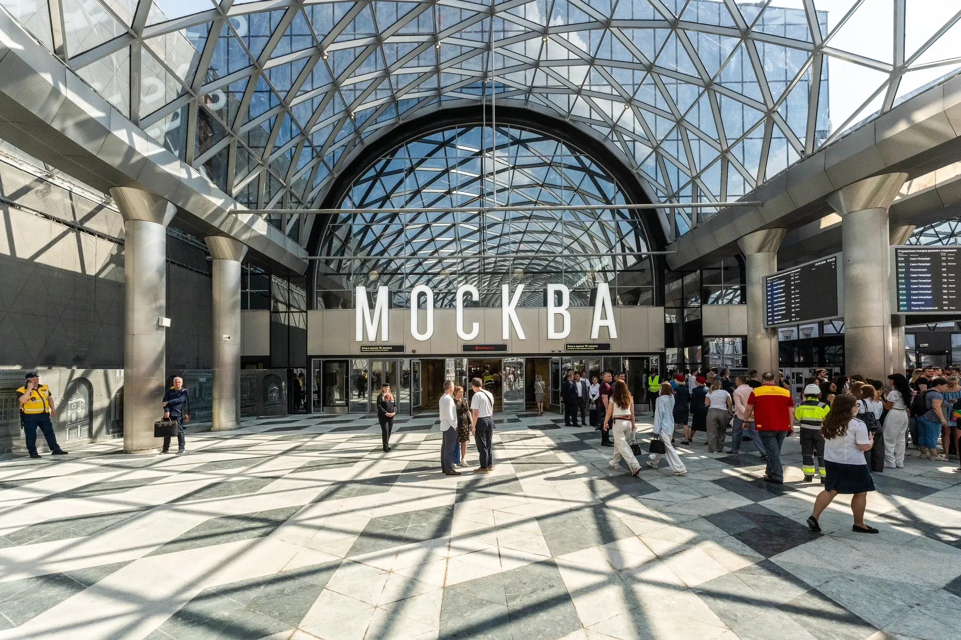 😍 Наслаждаемся красотой обновленного Ленинградского вокзала

В ходе работ на нем установили уникаль