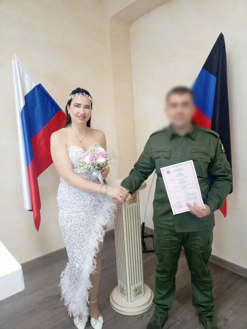 13 июня 2026 года Евгений и Ольга в Мариупольском городском отделе ЗАГС Управления ЗАГС ДНР связали 