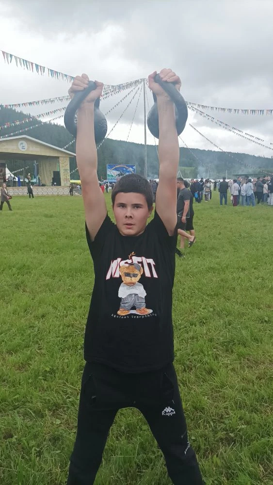 🏆Район һабантуйында гер спорты буйынса үҫмерҙәр араһында Владислав Корлыханов еңеүсе булды.

💪Ул 1