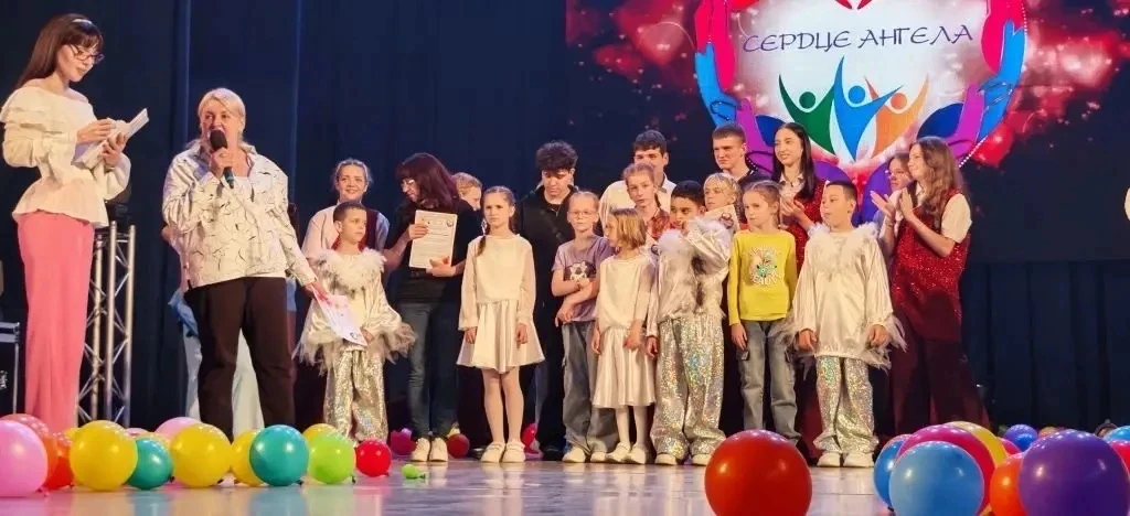 ☀️Коллектив жестового пения "Лучики" вместе со своими руководителями Корженевской О. Н., Звоновой В.