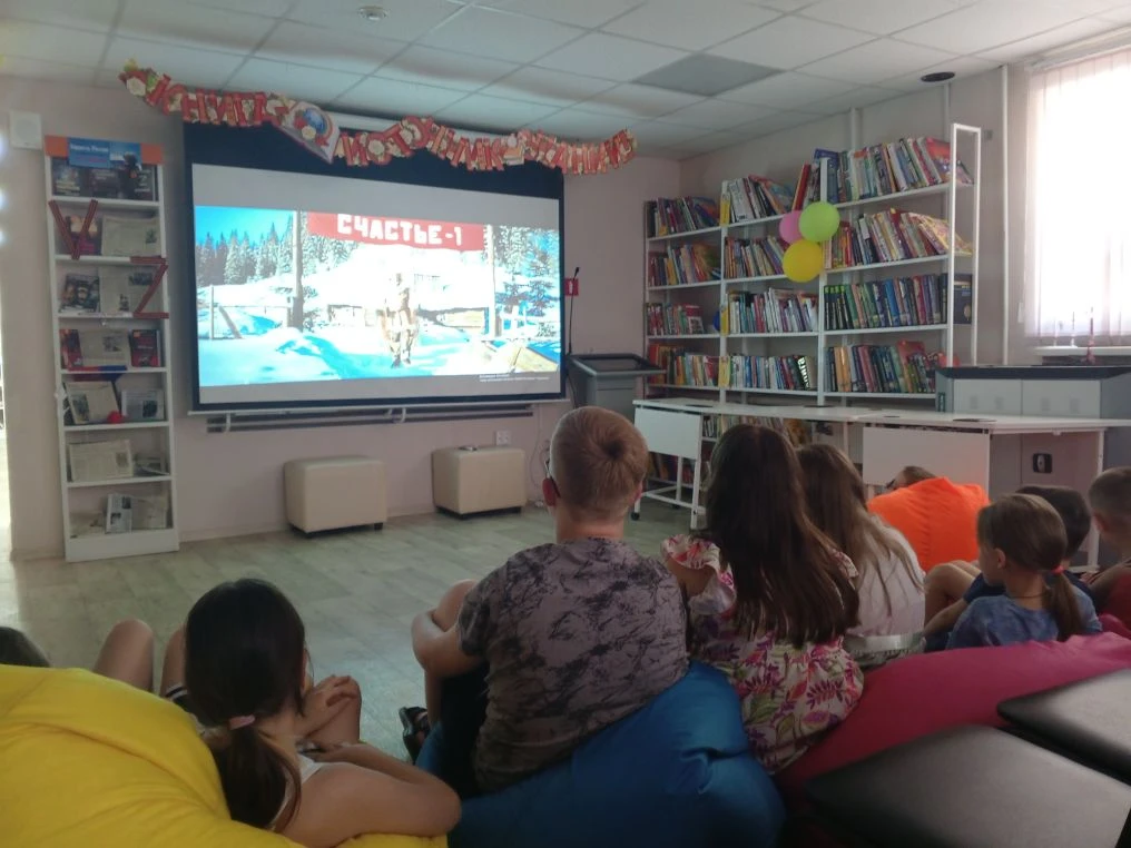 🚀 Кино + книга = суперприключение!

В Детской библиотеке им. И. А. Докукина снова работал наш библи