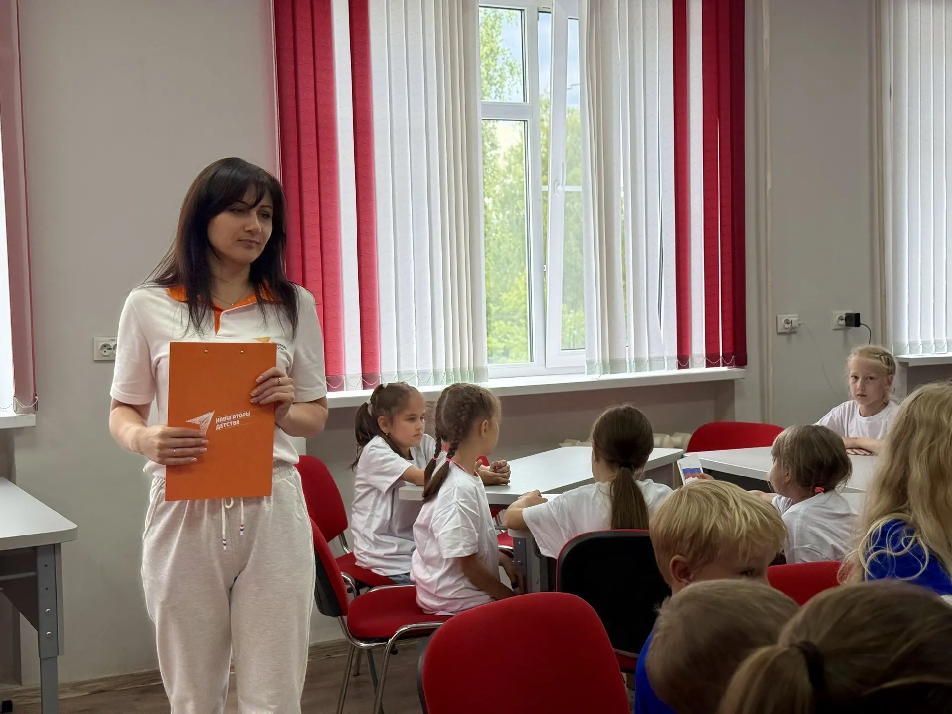 Самый патриотичный день в «Ручейке»: музыка, поэзия и живой флаг России 🇷🇺

Сегодня в нашем школьн